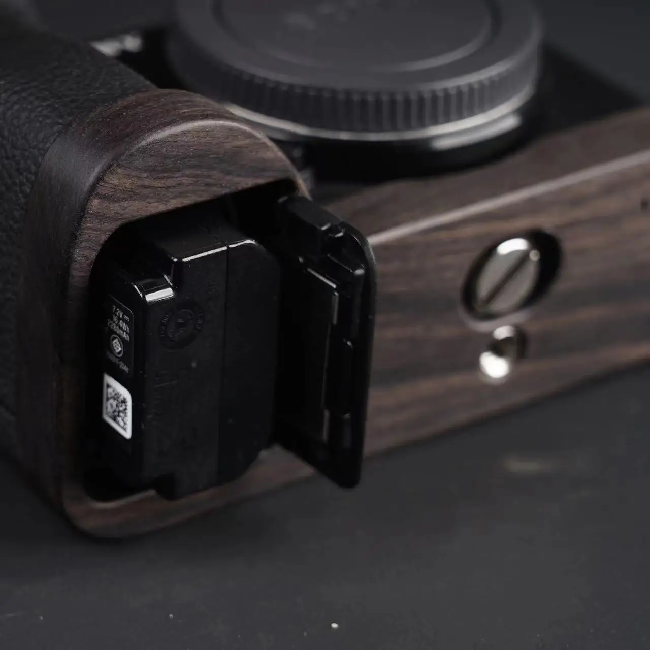 For Sony A6700 Camera Solid Wood Ebony Red Sandalwood Handle Protective Base Quick Release