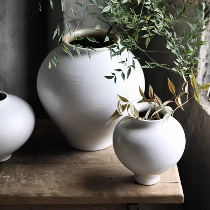 Creative White Ceramic Vase Minimalism Flower Pots Desk Decoration Flowers Arrangement Floral Vases Room Aesthetic Decor