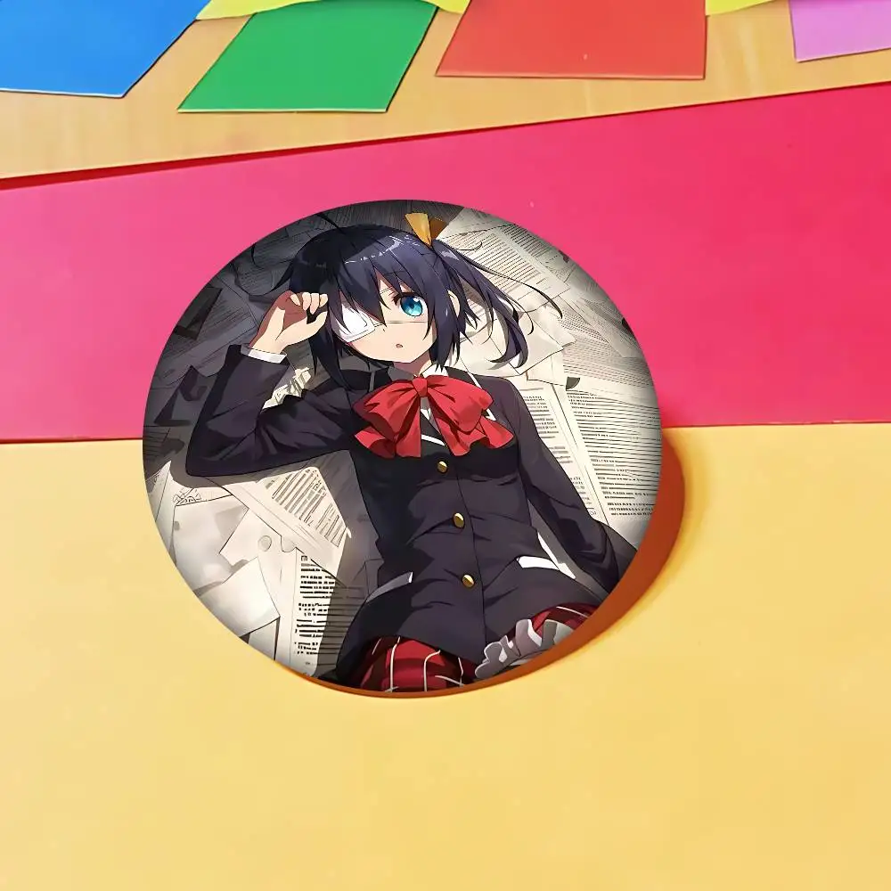 Chuunibyou RikkaS Takanashi Cell nuevos broches botón suave Pin divertido tonto Gnarpy en un monopatín Meme insignia colección regalos