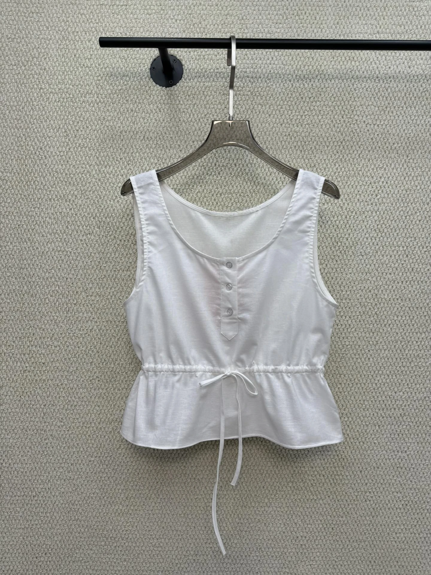 

Высококачественный однотонный жилет-рубашка с пуговицами, модной вышивкой и стильными деталями, универсальный, элегантный топ с коротким рукавом