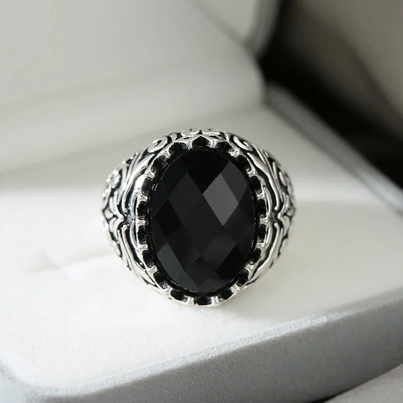 Anello in zircone nero per moda uomo d'affari