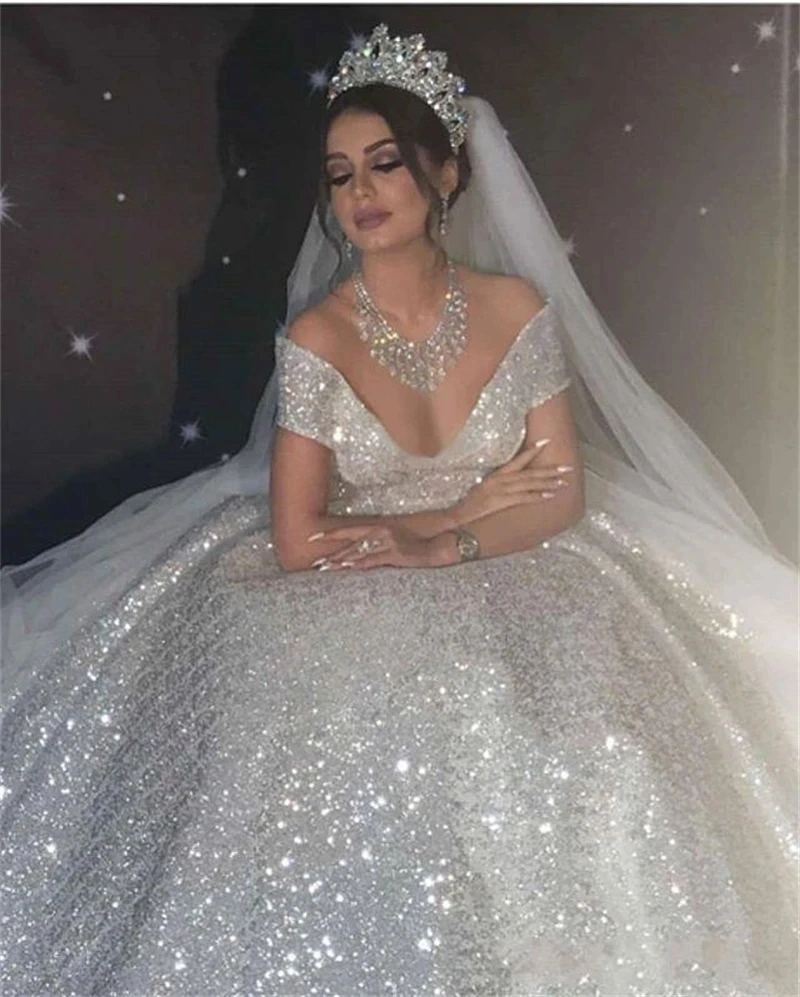 Księżniczka Off The Shoulder suknie ślubne Ruched przepiękna suknia balowa Glitter Tulle suknie ślubne Robe De Mariee Luxuriant Sweep