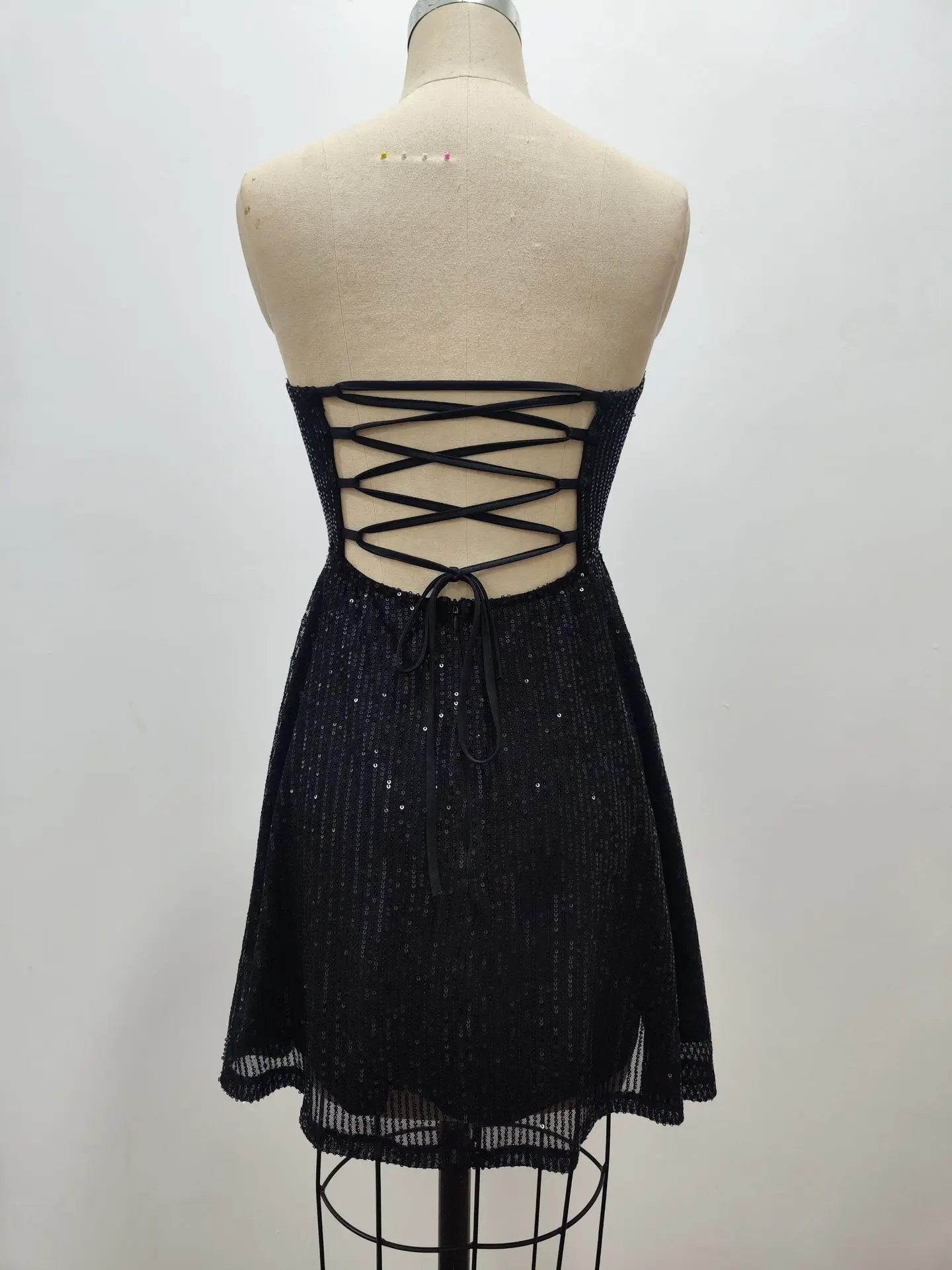 Vestido de festa sem alças para mulheres, vestidos de baile de uma peça, vestidos curtos sexy sem costas, moda feminina com cordões, preto, 2024