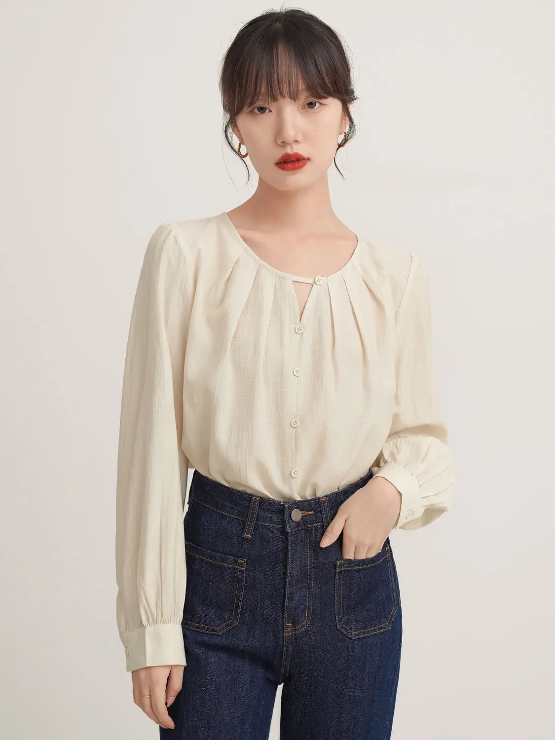 Temperament French V-neck Shirt for Women Spring and Autumn New Pleated Long-sleeved Shirt Pullover Top