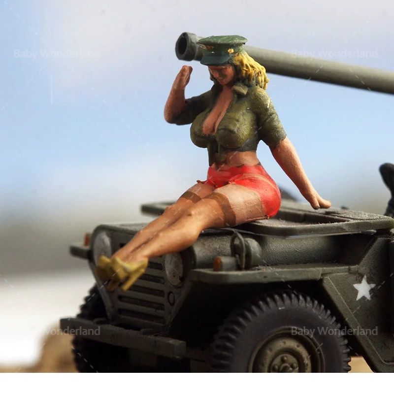 

Painted Miniatures 1/72 World War II American Bomber Cover Girl War Scene Figure Doll Model For Car Toys