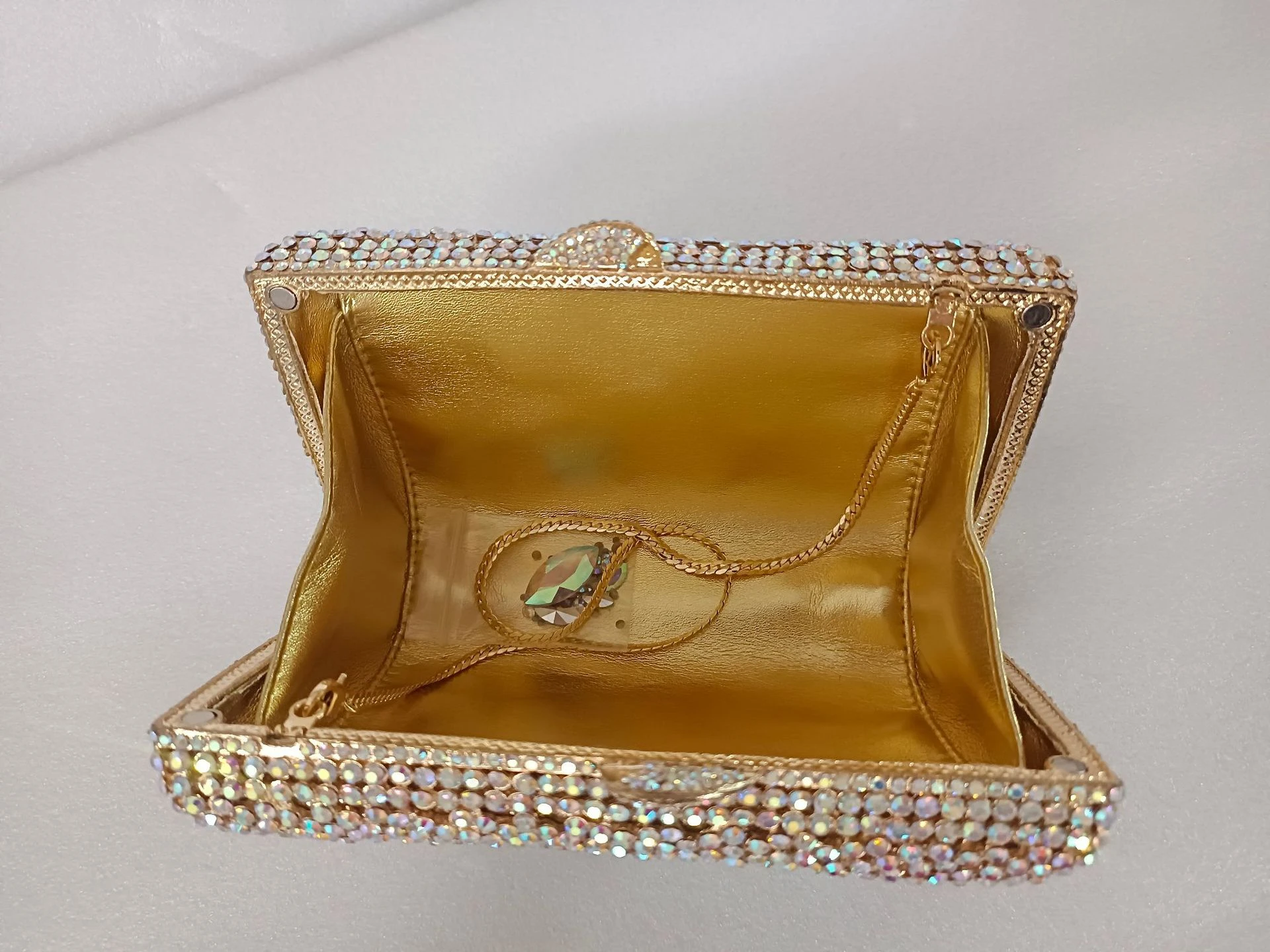 Яркие вечерние клатчи с крупны – обзор и цена Luxury Bags Big