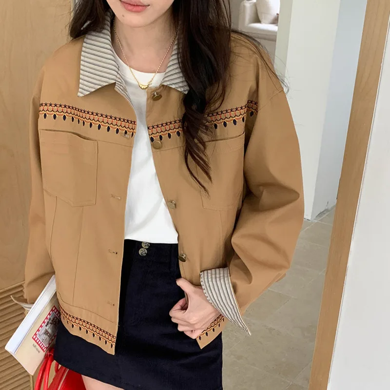 HKSH ربيع الخريف جديد سترة نسائية مطرزة مخطط بدوره إلى أسفل طوق واحدة الصدر جيوب الرجعية شيك معطف قصير HK14378