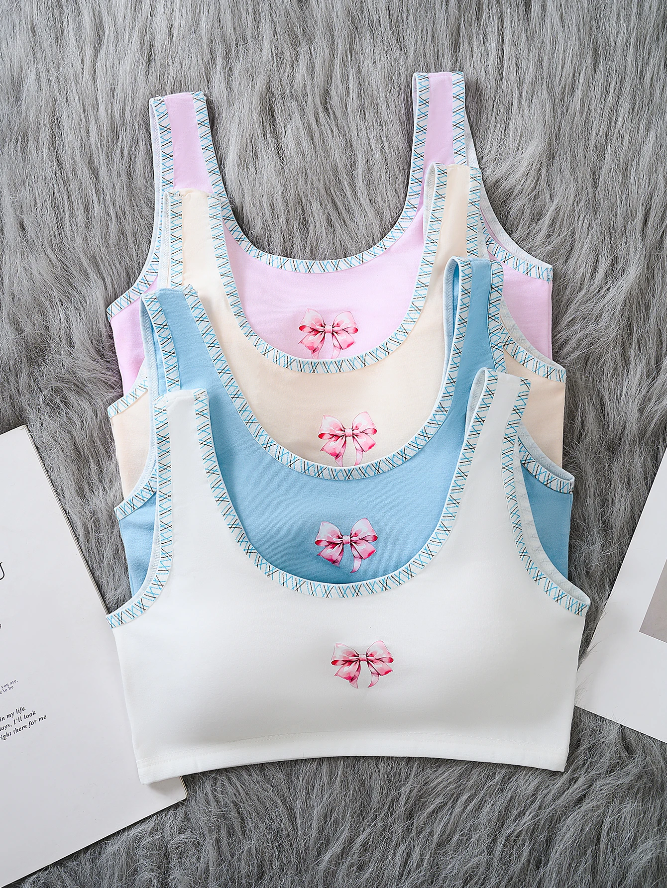4 Stück Mädchen-BH-Unterwäsche für Teenager, Kontrastdesign, süß und elegant, mit festem Bügel, einfarbig, ohne Bügel.