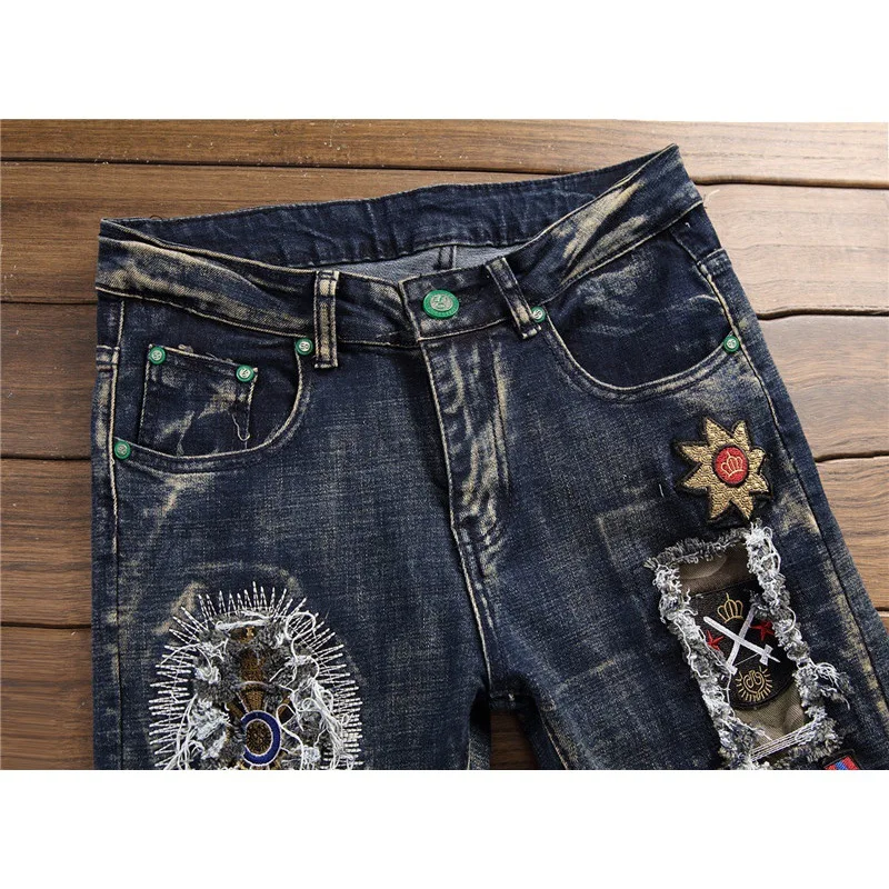 Jeans de motociclista bordado high-end masculino, calça longa, elástica, justa, bonito, retrô, com patch e buraco, design de personalidade, festa