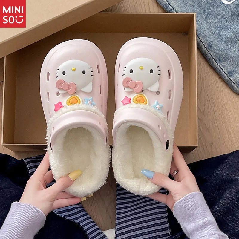 Miniso 2025 كروكس نسائي من القطيفة، قباقيب منصة شتوية مع بطانة غامضة وتعزيز الارتفاع