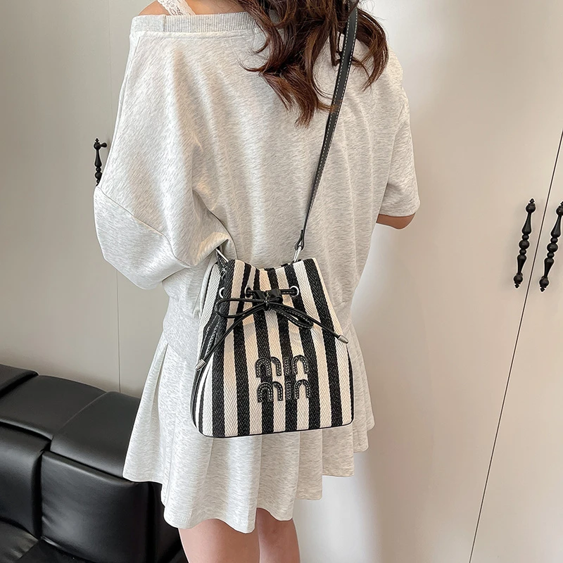 

Elegant Women's Luxury Leather Shoulder Tote Bag Classic Fashion Crossbody Designer Handbag For Daily Style