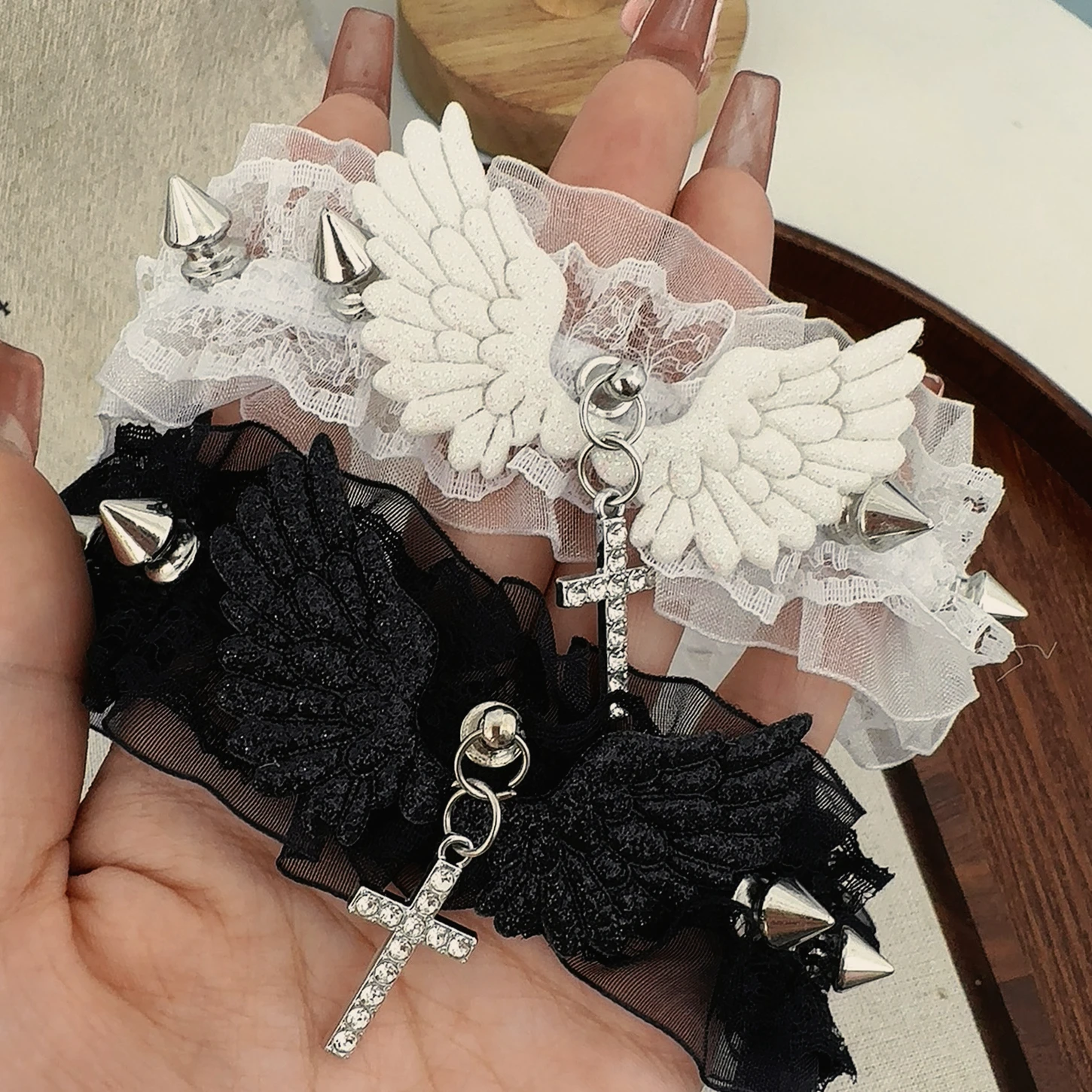 Schwarz Weiß Spitze Halsband Halskette Strass Kreuz Engel Flügel Nieten Halsreifen Y2K Vintage Punk Gothic Schmuck Halskette für Frauen
