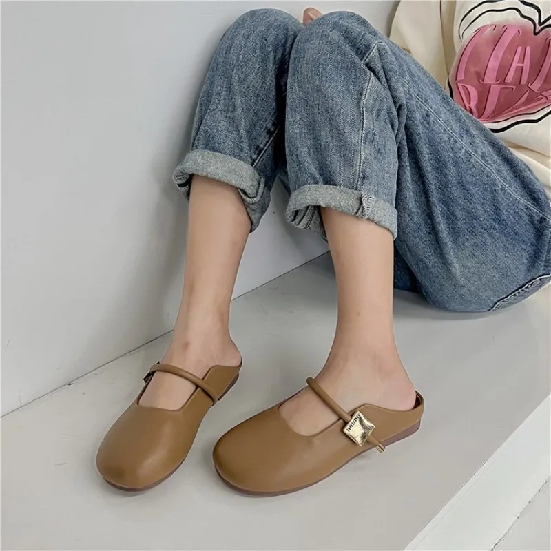 2024 New Women Casual Slippers Summer Fashion Versatile Retro Slip on Flats Bottom Anti Slip Soft Bottom Mules Woman Sandals