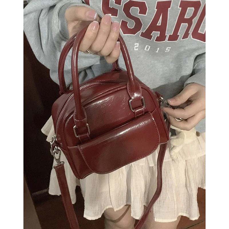 حقيبة يد نسائية حمراء 2023 حقيبة مربعة صغيرة جديدة على الموضة حقيبة كتف واحدة متعددة الاستخدامات حقيبة كروس حقيبة زفاف مصنوعة...