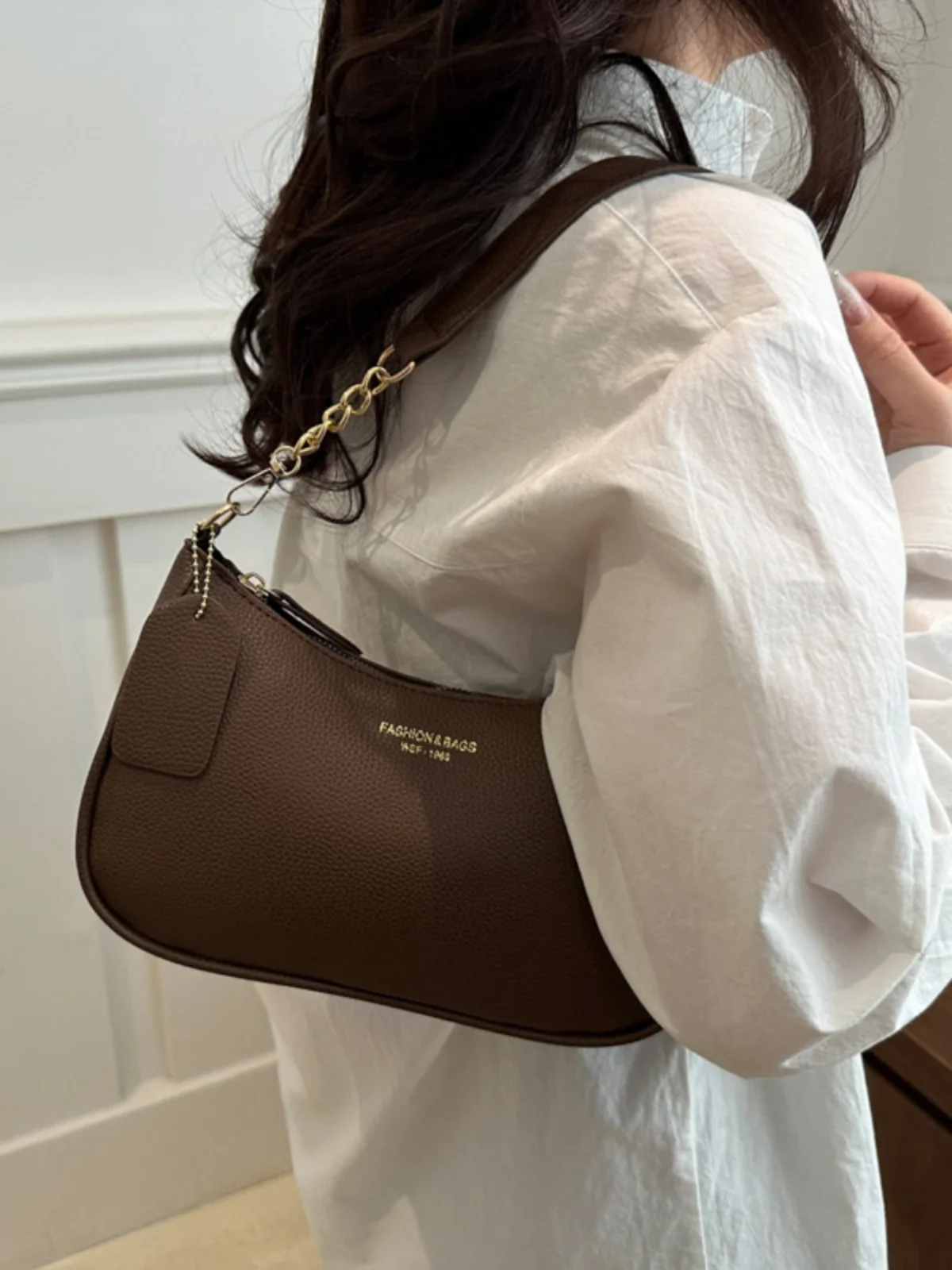 حقيبة كتف نسائية عصرية غير رسمية، حقيبة يد أنيقة لربيع 2025، حقيبة صغيرة مربعة الشكل من الجلد الصناعي #4