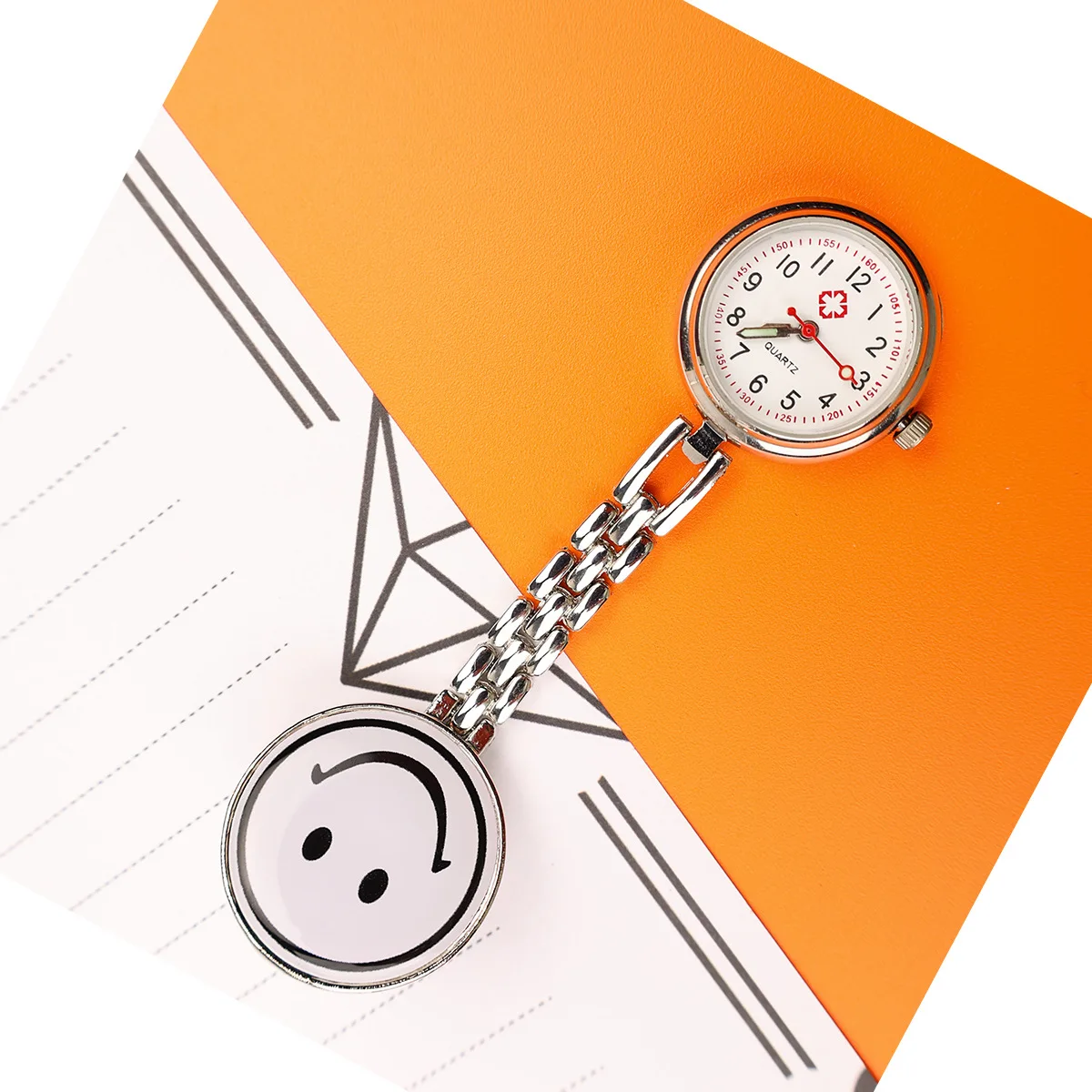 10 pz/lotto volto sorridente orologio da infermiera del fumetto classico volto sorridente orologio da tasca di tendenza della moda orologio da parete carino orologi da tasca di lusso