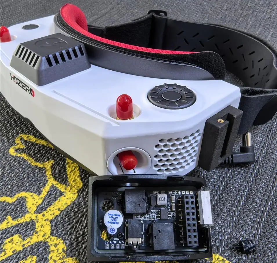 

5.8G RX PORT 3.0 PLUS Receiver Digital to Analog Receiving Module Low Voltage Alarm for Fatshark DJI FPV V1 V2 Drone Goggles