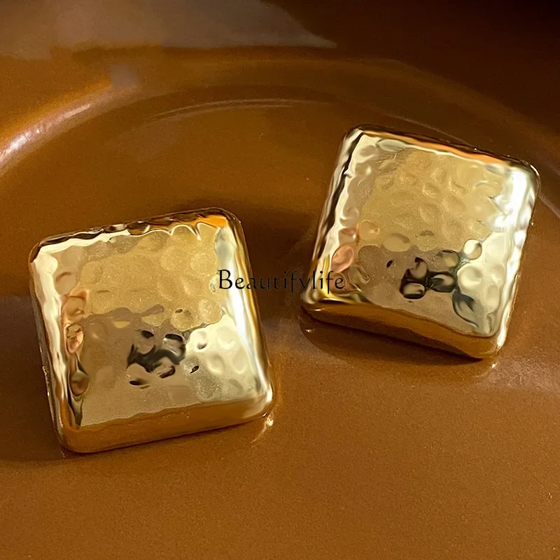 

European and American design sense metal hammer texture square stud earrings simple and fashionable earrings