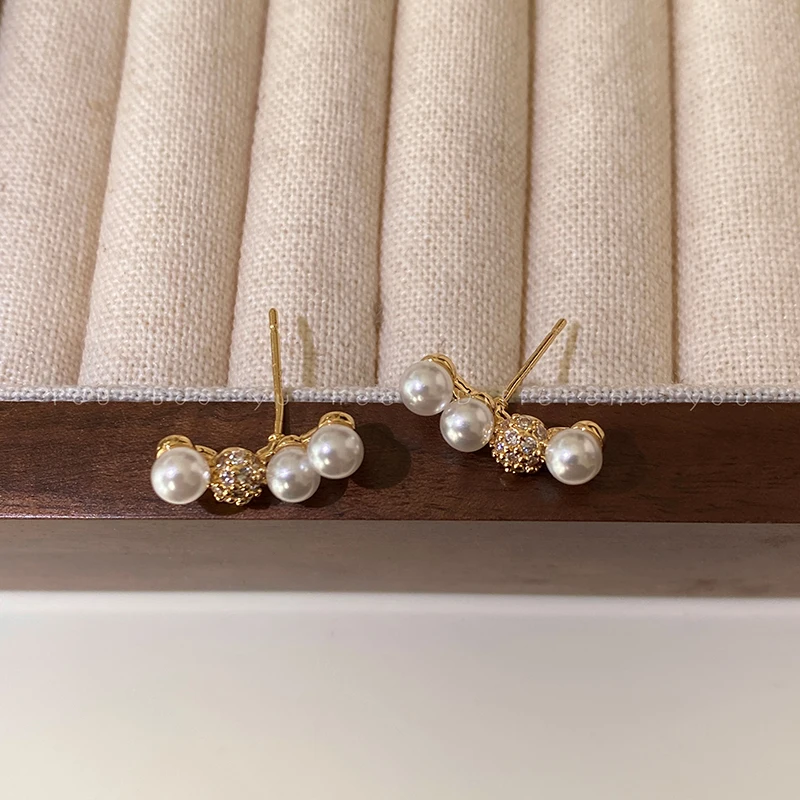 Autumn/Winter Smile Pearl Zircon Earrings - Luxurious and Vintage Design, Perfect for a Chic and Sophisticated Look.