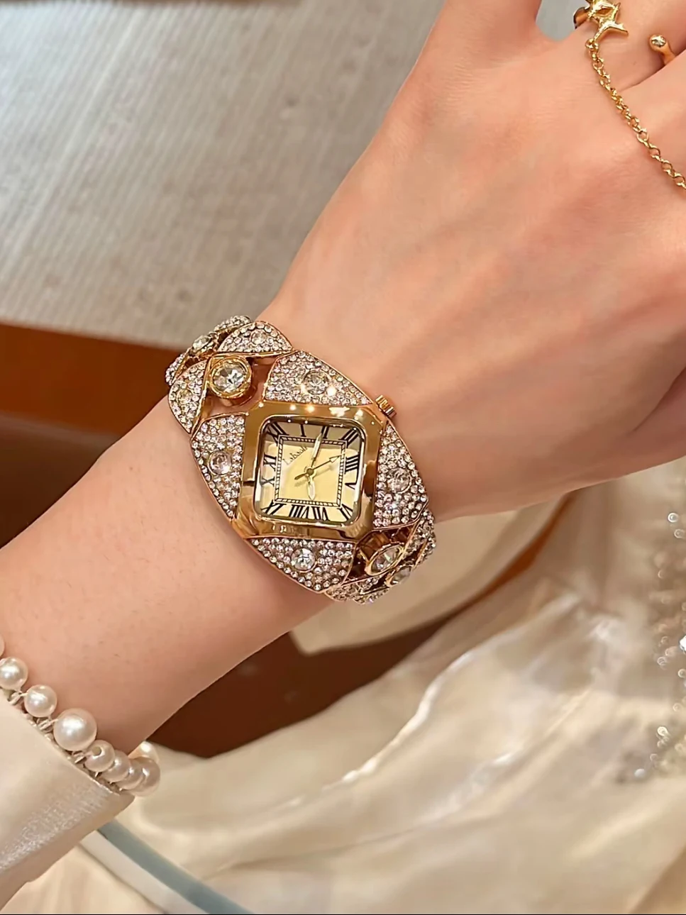 Relógio feminino elegante, relógio de pulseira elegante e personalizado, relógio de quartzo feminino moderno e estiloso, presente feminino