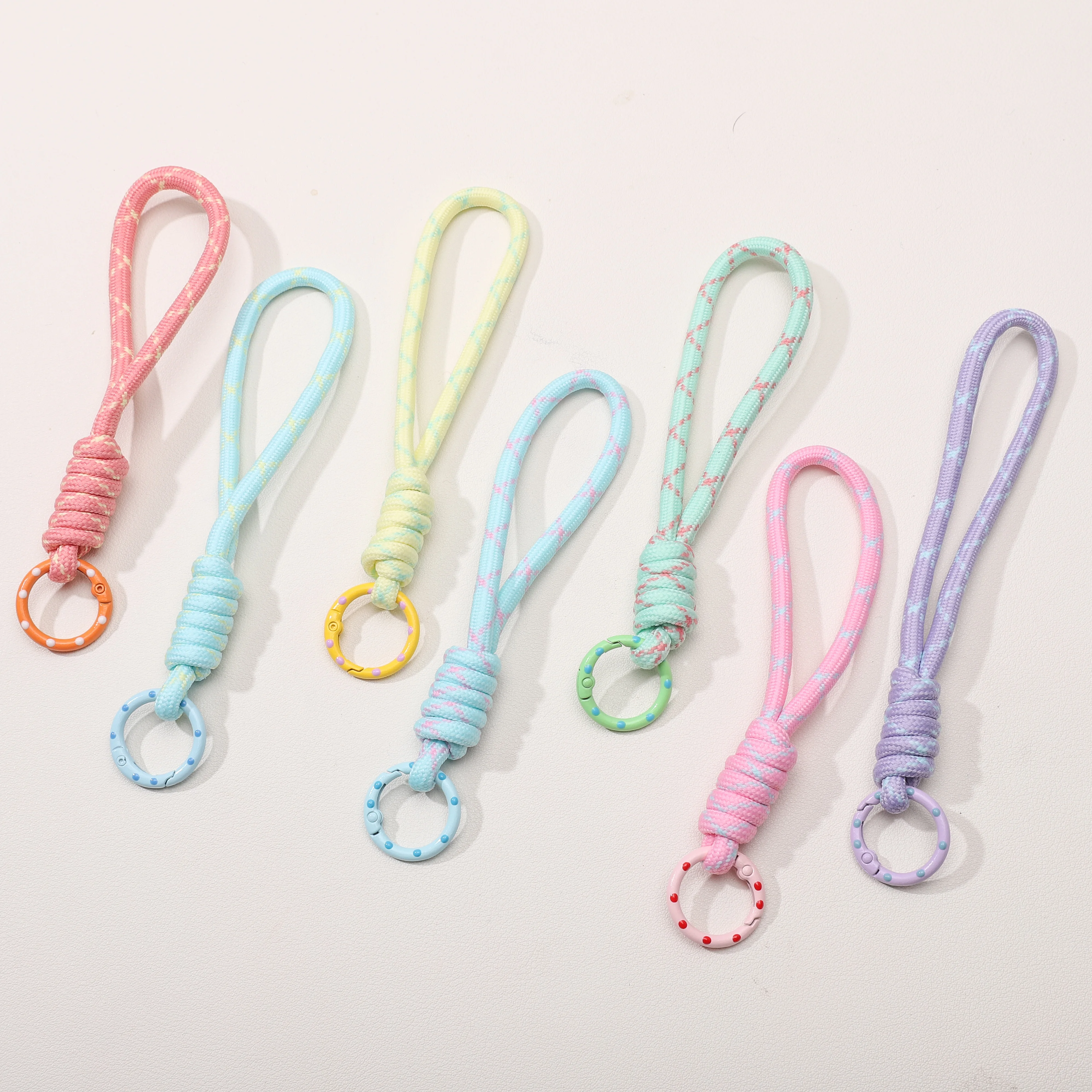 Image of 1/7 Stück Gemischte Farben Geflochtener Schlüsselanhänger Handschlaufe mit Metallring für DIY Taschenanhänger Handykette Schlüsselring Zubehör