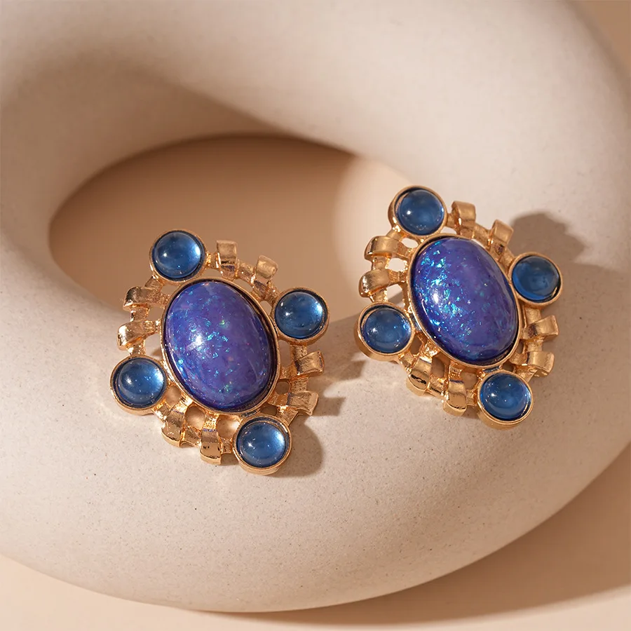 

French Court-style Drop Oval Geometric Retro Minimalist High-end Niche Fashion Earrings For Women. Suitable For Daily Wear.