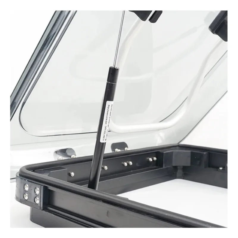 Vendita calda LED Luce RV Lucernario 700 * 500mm Accessori per camper Finestra sul tetto del roulotte con certificazione E13
