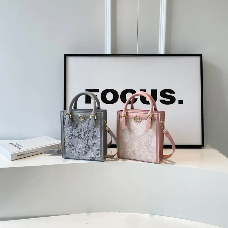 

2025 New Chinese Style Square Handbag - Elegant Floral Embroidery Shoulder Bag for Women, Summer Crossbody Purse