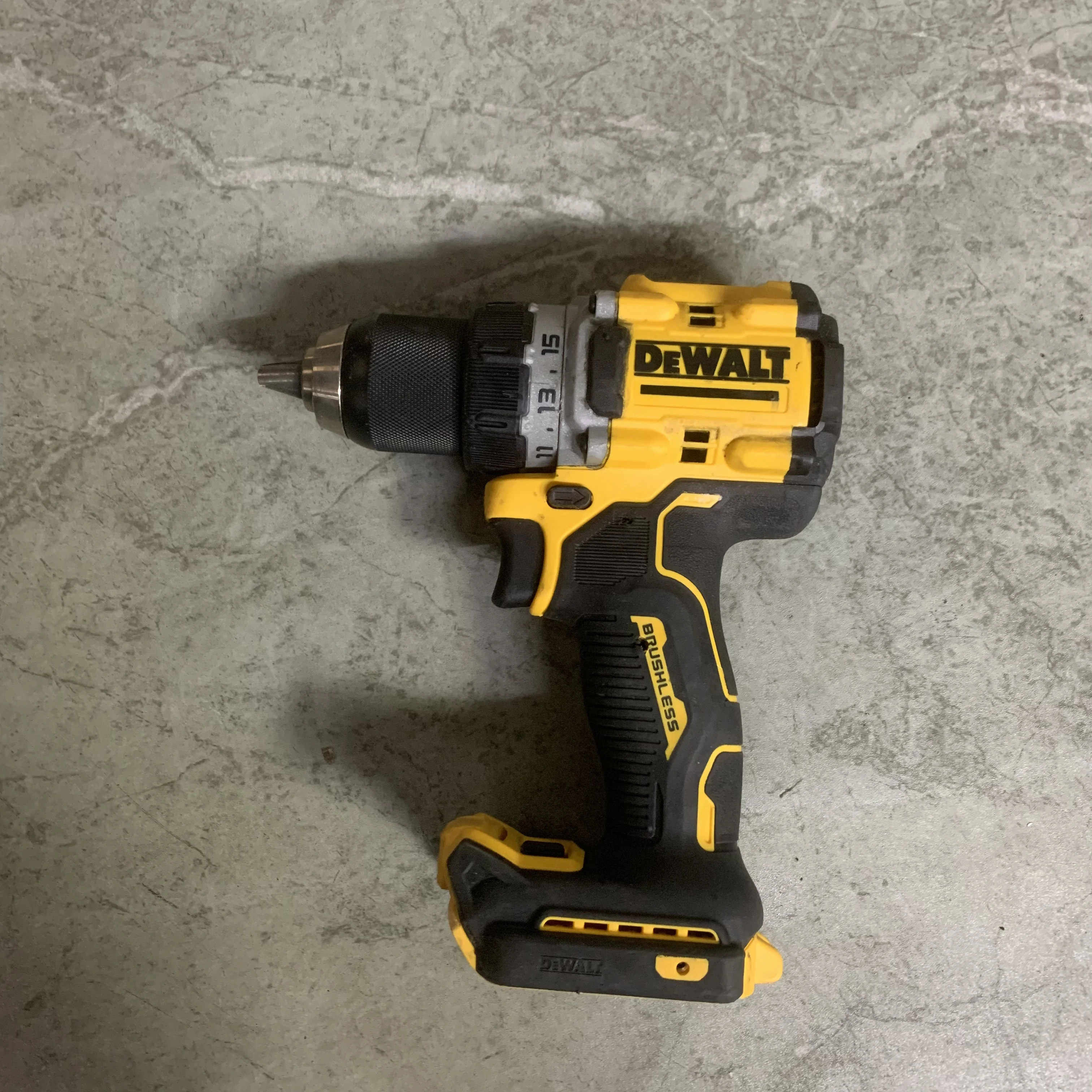 DEWALT 20V Lithium Multifunctional Handheld Variable Speed Electric Drill DCD800 body only-second hand