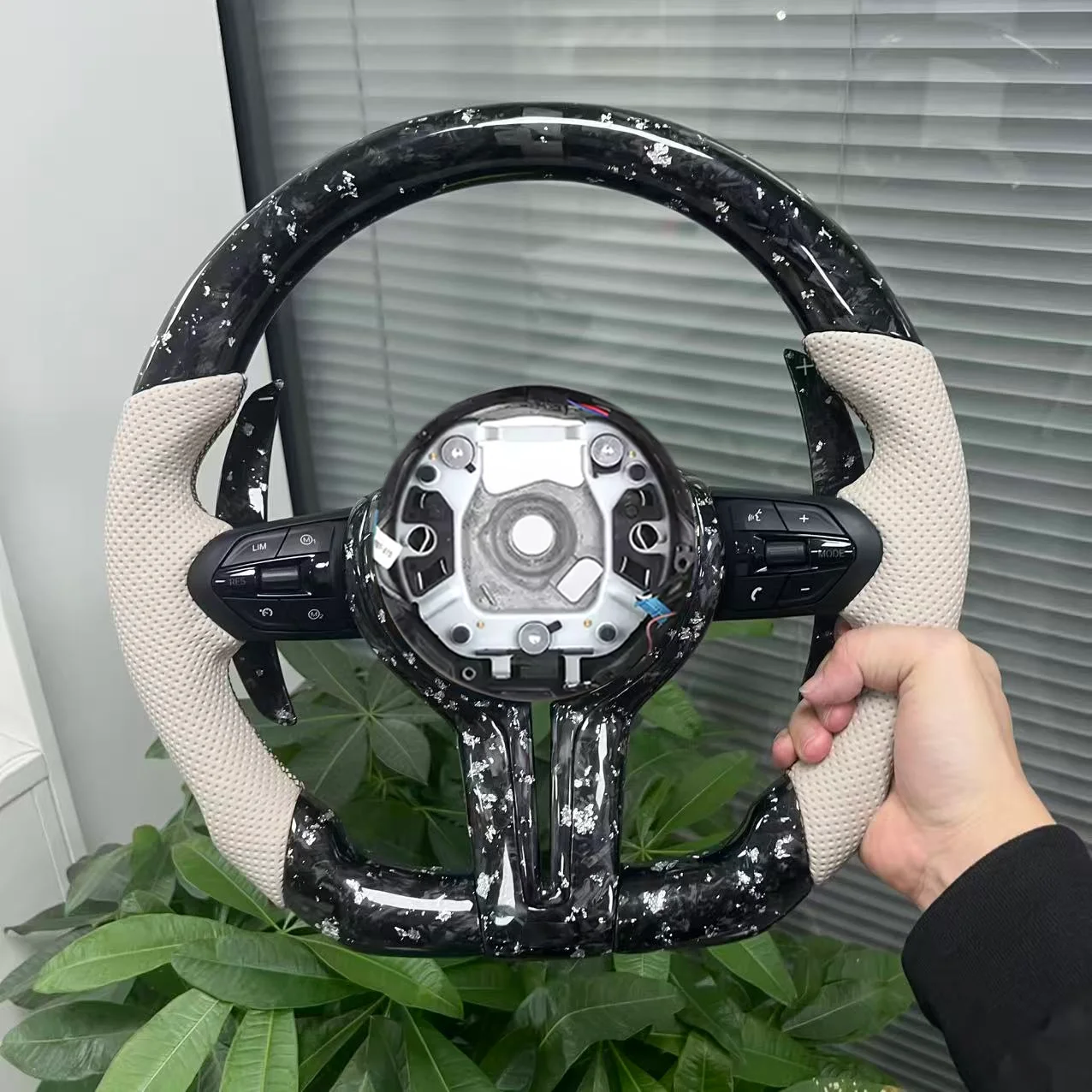 MAXEAGLE White Forged carbon fiber Steering Wheel For BMW M3 F30 F15 F16 F20 F21 F25 F26 M5 F10 F11 F06 F07 F12 F13 F01 E70 E90