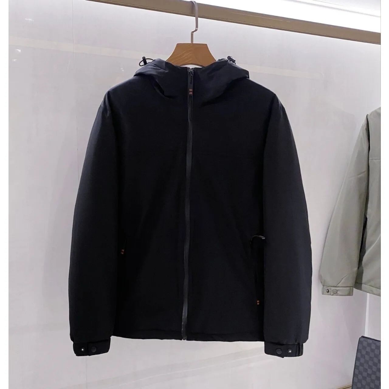 

Lightweight Padded Jaet for Men with Hood Fine Texture Windproof Warmth Comfortable Zeg Je Nie Casual All-Match Color