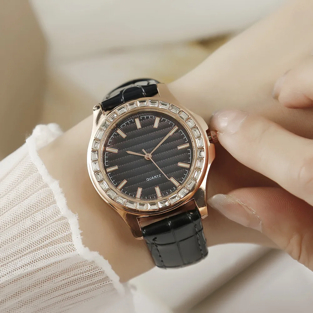 Luxe grand cadran dames de marque diamant British Watch Fashion 2023 nouvelle montre robe d\'horloge simple en cuir pour femmes
