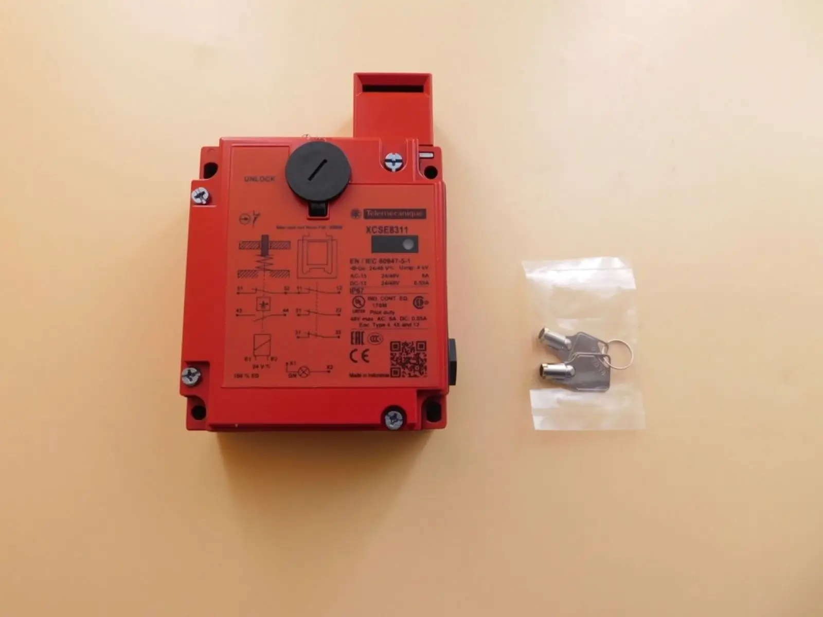 XCSE8311 Metal safety switch XCSE - 3 NC - slow break - 2 entries tapped Pg 13 - 24 V