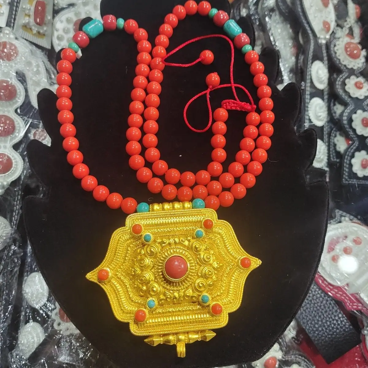 

Tibetan women's fashion does not fade gold-plated Tibetan jewelry necklace