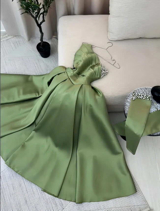 ハンターグリーンふわふわロングイブニングフォーマルドレスクリスタルシャーリングワンショルダーサウジアラビアウエディングガラガウンパストロールユニスカスタマイズサイズ