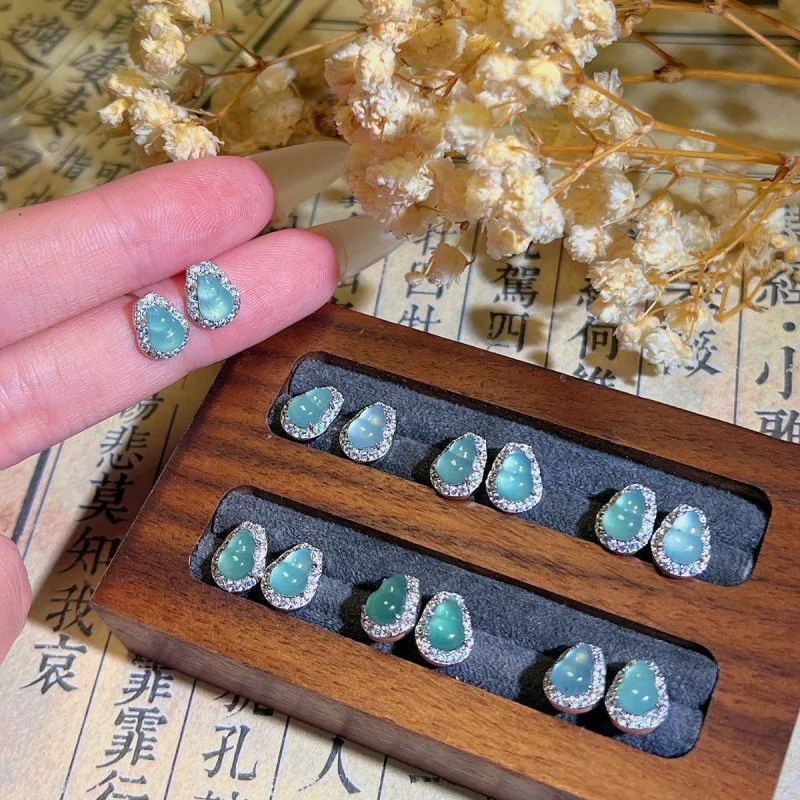 

New Chinese-style fashion light luxury natural blue jadeite gourd silver needle earrings, high-end versatile exquisite vintage e