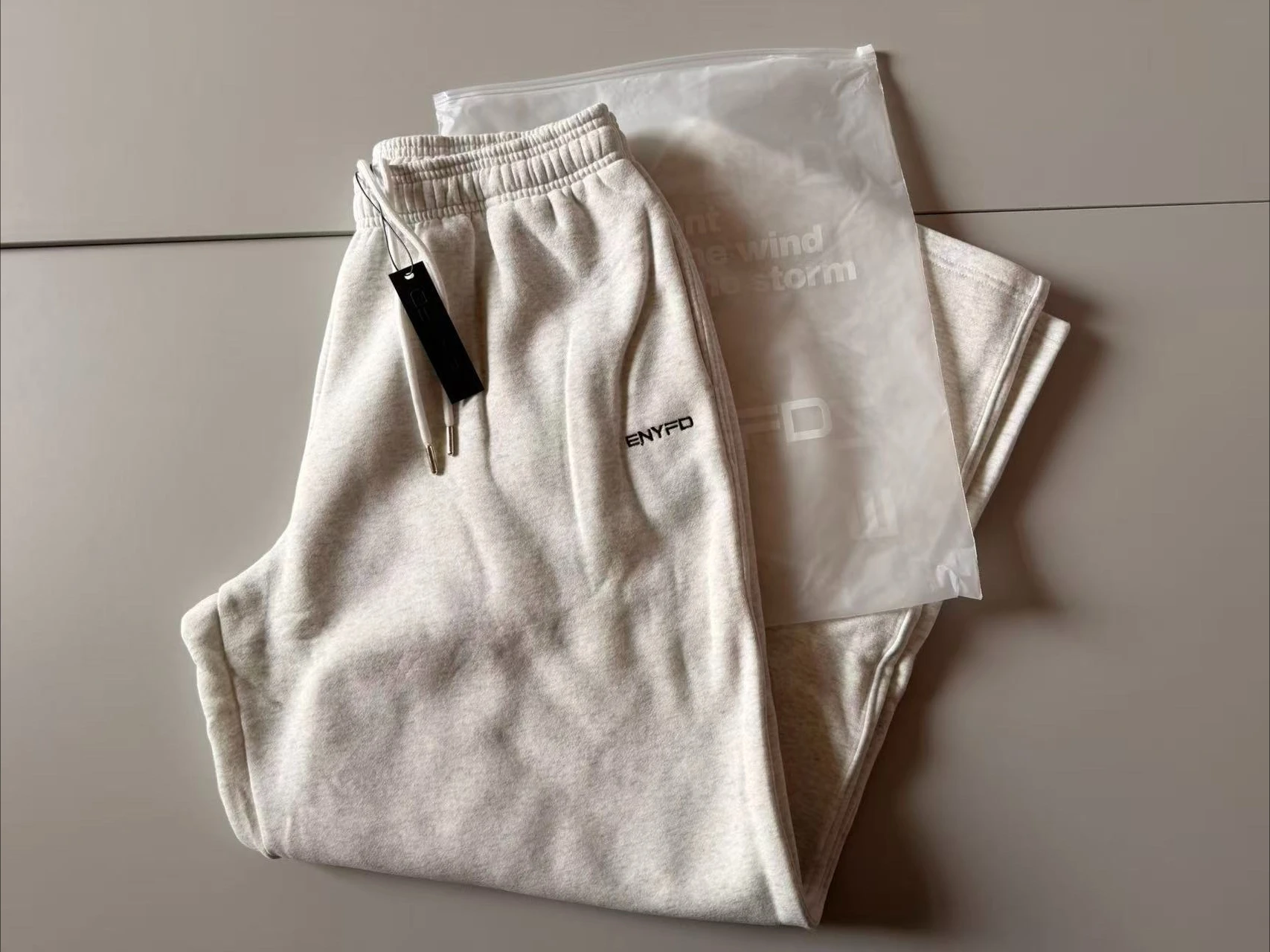 

ENYFD Women's Embroidered Logo Joggers - High Waisted Loose Straight Leg Sweatpants with Pockets for Training, Gym & Casual