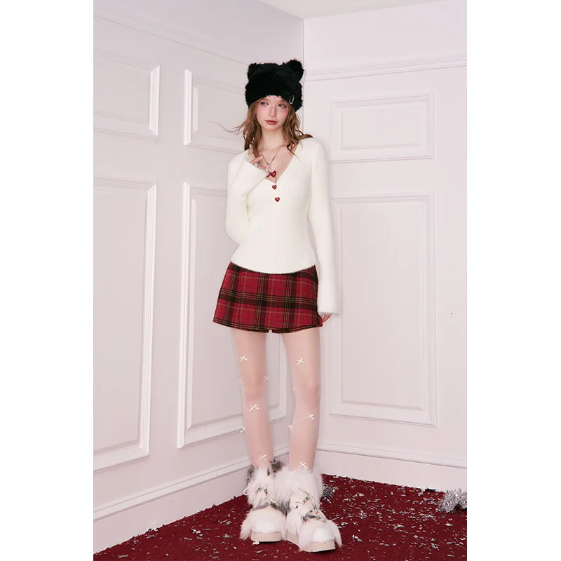 ELFSACK Women's Long Sleeve V-Neck Pullover Sweater Slim Fit Heart-Shaped Buttons Sweet Preppy Cute Knit Fashion Winter Autumn