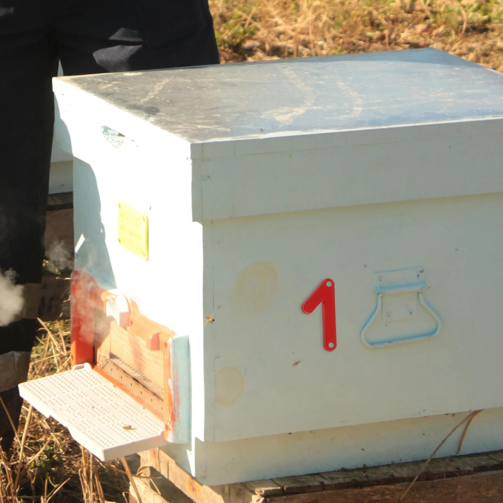 

Durable Plastic Sign Weather Resistant Beekeeping Tag Easy Install Clear Identification Lightweight Compatible with All Types