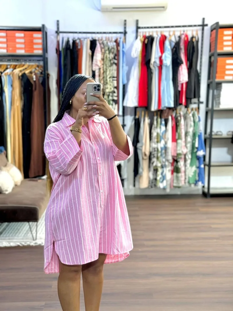 Übergrößes gestreiftes Hemdkleid für afrikanische Frauen mit Revers, langen Ärmeln, seitlichem Schlitz, lockerem Midi-Blusenkleid, lässiges Sommeroutfit – Detail 16