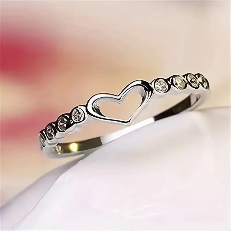 Huitan Chic Women Heart Rings with Shiny Cubic Zirconia Exquisite Daily Wear Fashion Accessories for Female Versatile Jewelry