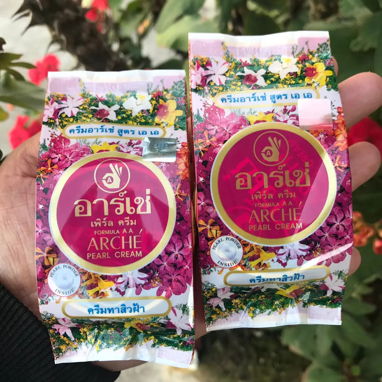 

3g Thailand Kem Ngoc Pearl Balm Concealer Foundation with Brightened Skin Even Out and Brighten The Skin Tone and Makeup Base