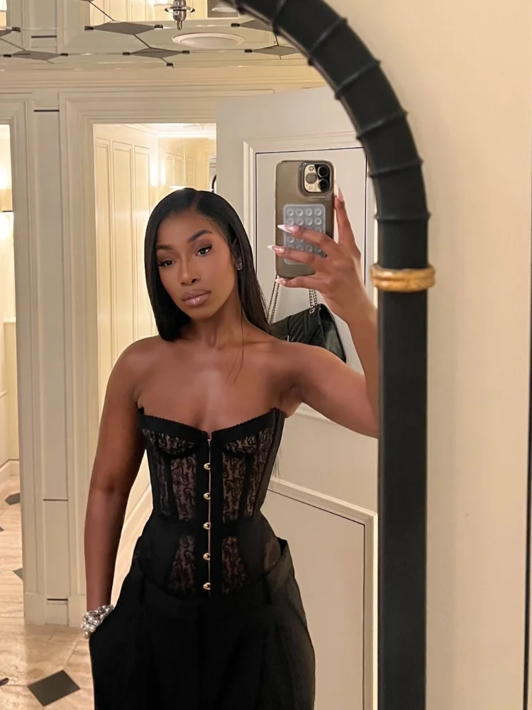 مثير الدانتيل حمالة البلوزات المرأة الصيف ملابس الحفلات قبالة الكتف سليم صالح شيك سترة عارية الذراعين أكمام شارع العليا بلوزات على الموضة