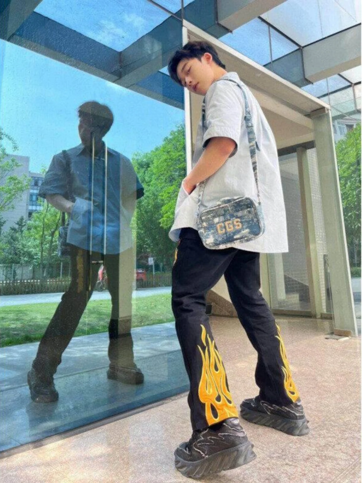 

Spring American Hiphop Flame Print Slim Straight Leg Jeans for Men CleanFit Narrow Version Long Pants Casual Teen Boy Denim