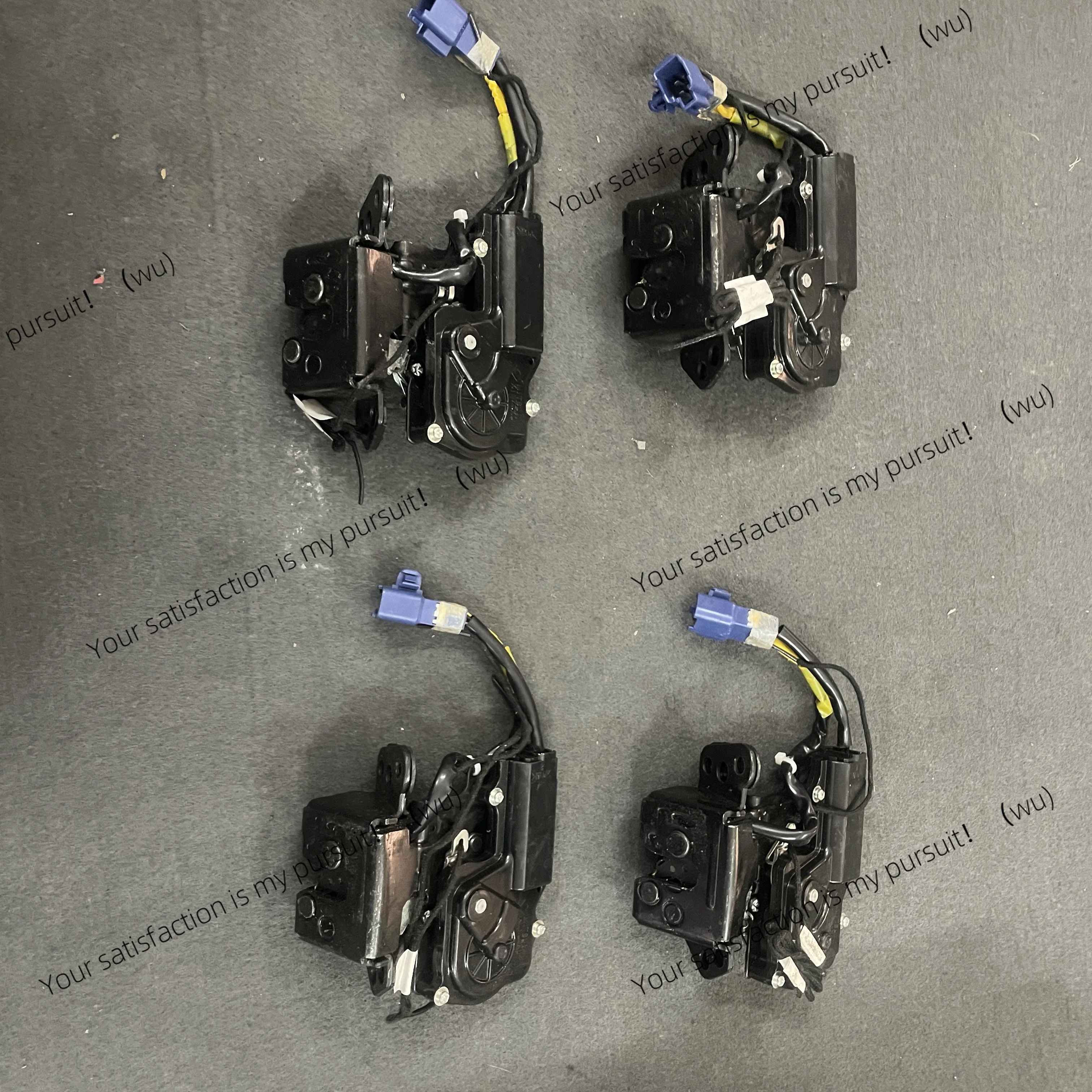 

Suitable for Toyota second generation and third generation Prius tailgate trunk trunk lock machine lock block rear cover lock