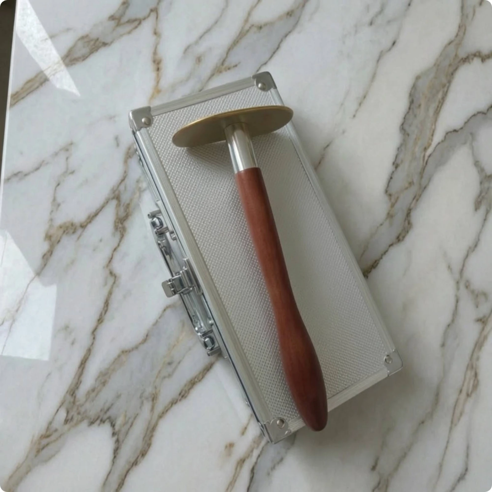 Gua Sha Tool with Wooden Handle Ergonomic Brass Gua Sha Scraper Deep Tissue Scraping Tool Premium for Masseuses, Travel