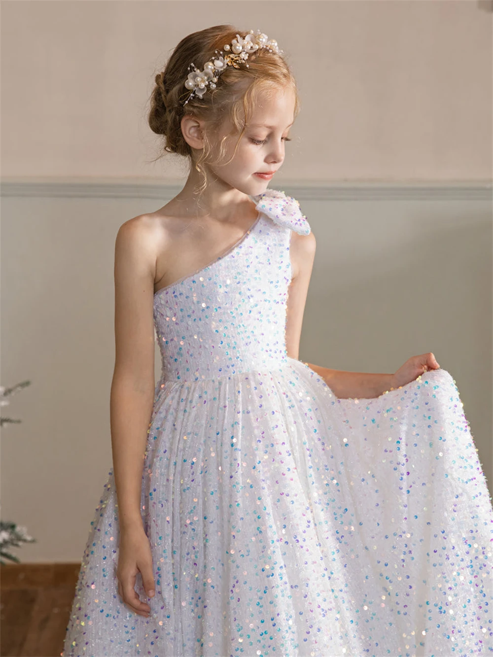 Vestidos blancos de flores para niña, vestido brillante de un hombro con lentejuelas de terciopelo, línea A, largo hasta el suelo, Espalda descubierta, vestidos de baile para fiesta de cumpleaños