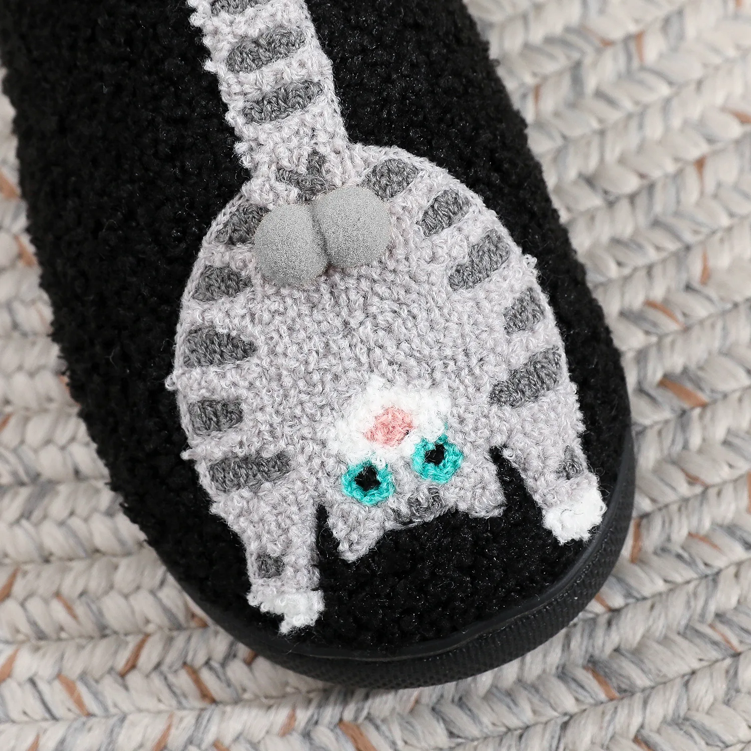 2026 Unisex Interesting Cat Shape Fluffy Cotton Slippers Thick Plush Lining Warm Comfort Slides Autumn Winter Non slip Slippers