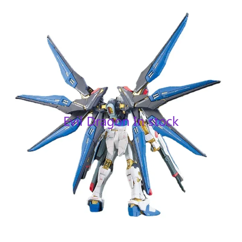 Bandai Originele Gundam Anime Model Rg 1/144 Strike Vrijheid Gundam Actiefiguur Assemblage Model Speelgoed Kerstcadeau Voor Kinderen