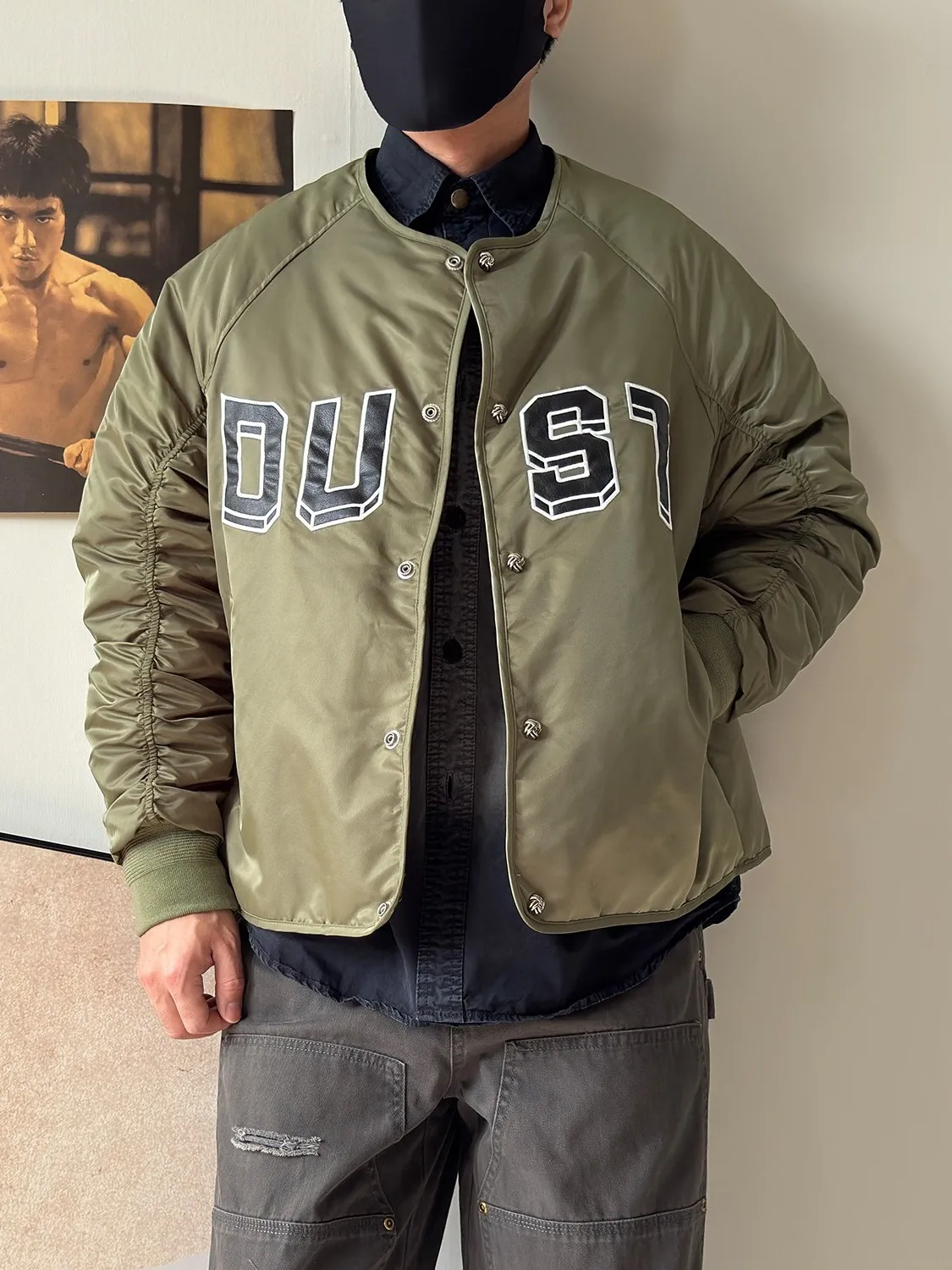 

Легкая американская куртка-бомбер с вышивкой, утепленная утиным пухом, короткая модель, теплая, защищающая от холода, для зимних видов спорта на открытом воздухе